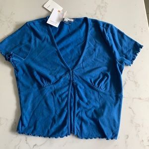 Blue baby tee w ruffled sleeves subdued